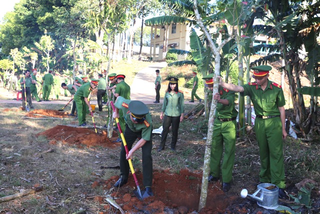 Công an Đắk Nông phát động “Tết trồng cây đời đời nhớ ơn Bác Hồ” -0