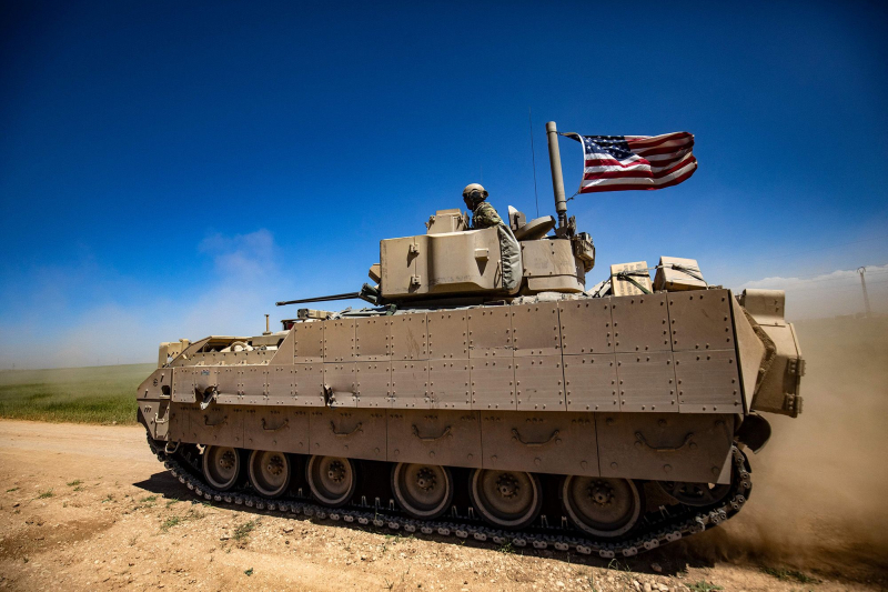 Lô hơn 60 thiết giáp Bradley của Mỹ sang chiến trường Ukraine -0