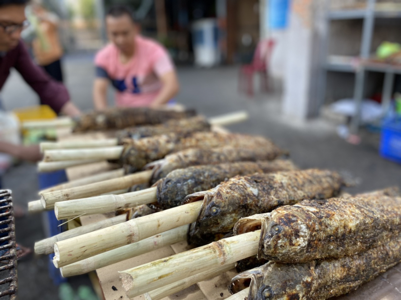 Giá cao nhưng cá lóc bán không kịp nướng ngày vía Thần Tài -7