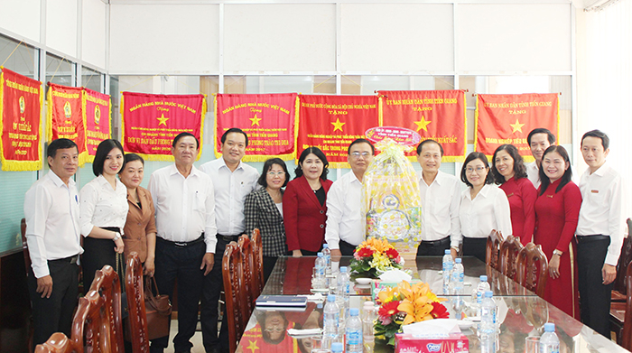 Lãnh đạo Tỉnh ủy Tiền Giang thăm, chúc Tết Agribank Tiền Giang  -1
