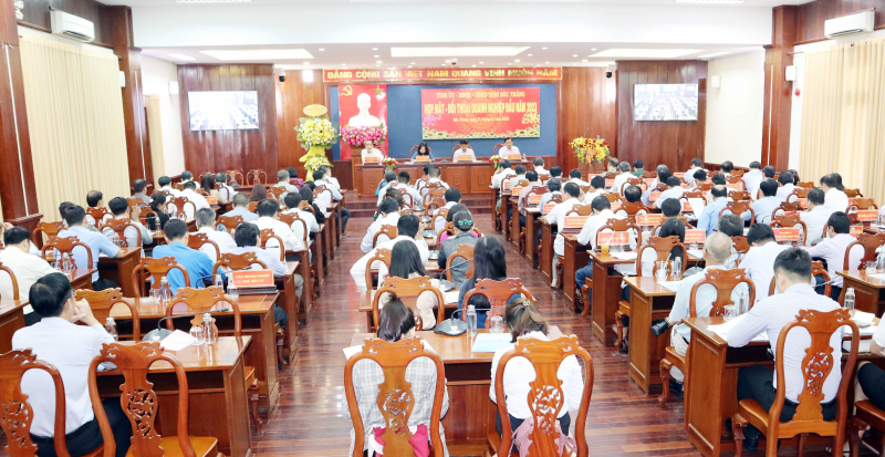 Lãnh đạo tỉnh Sóc Trăng đối thoại với doanh nghiệp -0