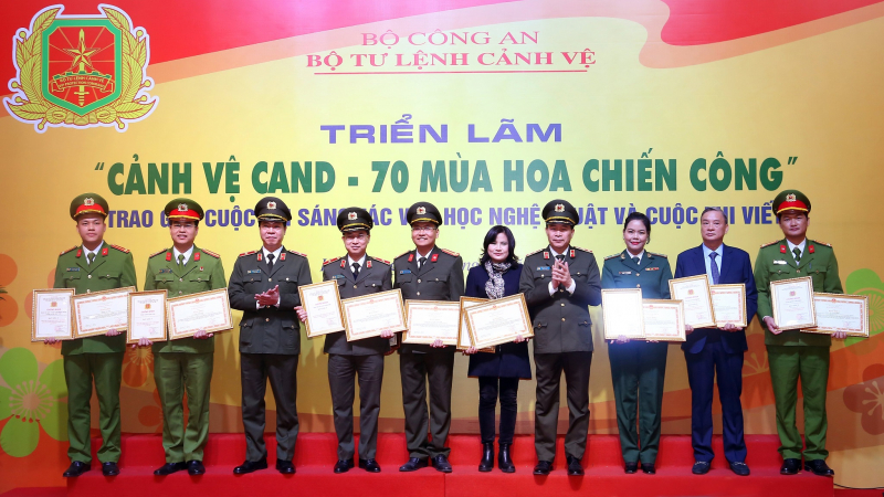 Triển lãm, trao giải sáng tác văn học nghệ thuật và cuộc thi viết về lực lượng Cảnh vệ CAND -0