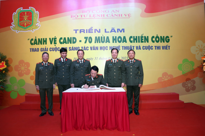 Triển lãm, trao giải sáng tác văn học nghệ thuật và cuộc thi viết về lực lượng Cảnh vệ CAND -0