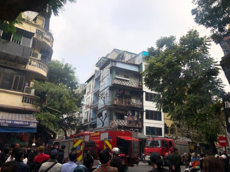 Nhanh chóng khống chế, dập tắt đám cháy tại phố cổ -0