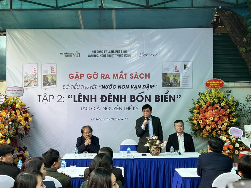 Nhà văn Nguyễn Thế Kỷ ra mắt tập 2 của bộ tiểu thuyết về Bác Hồ “Nước non vạn dặm” -0