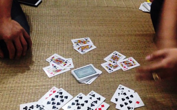 Bắt quả tang 4 cán bộ Chi cục Dự trữ nhà nước đánh bạc -0