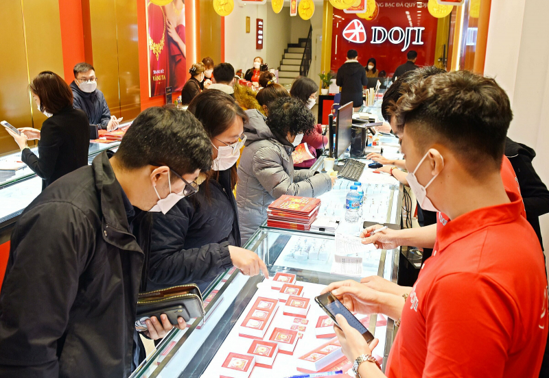 Mua vàng Vía Thần Tài: Vía cho “nhà vàng”, khách hàng “thủng ví” -0