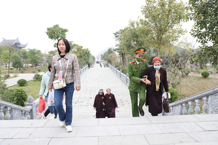 Bảo đảm an ninh, trật tự Lễ khai hội chùa Tam Chúc năm 2023 -1