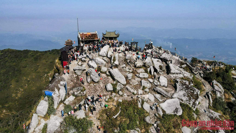 Yen Tu spring festival opens in Quang Ninh province -0