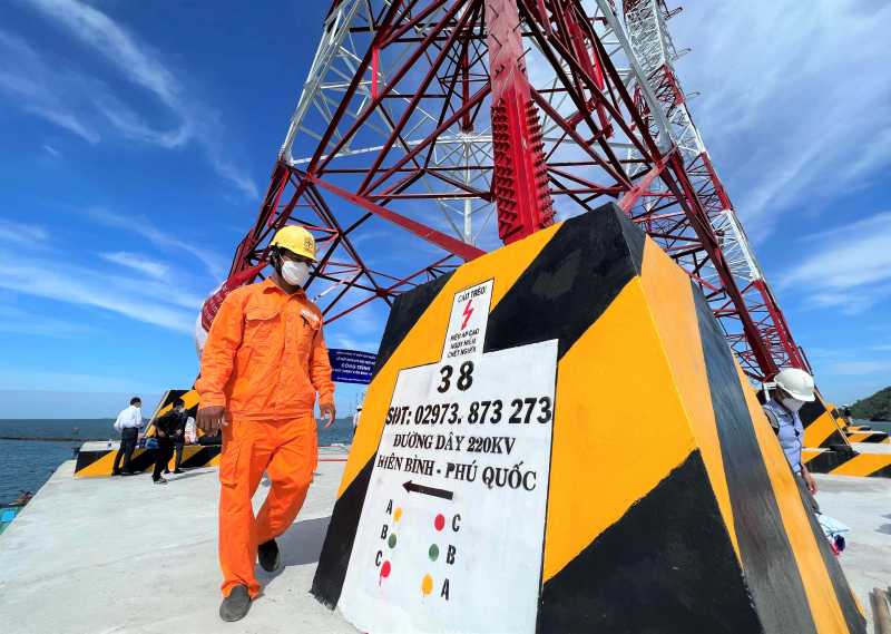 Nhìn lại công trình đường dây 220kV vượt biển dài nhất Đông Nam Á -0