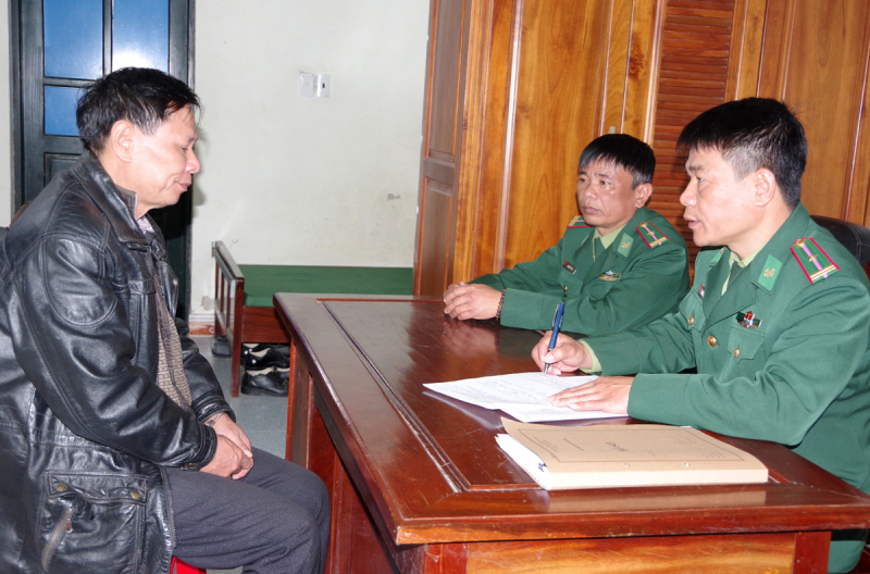 Cấu kết với đối tượng người Lào đưa người Trung Quốc xuất, nhập cảnh trái phép -0