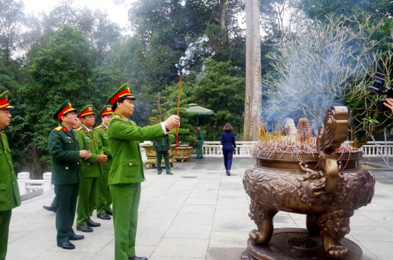 Cục Cảnh sát hình sự báo công dâng Bác tại Khu Di tích K9 -0