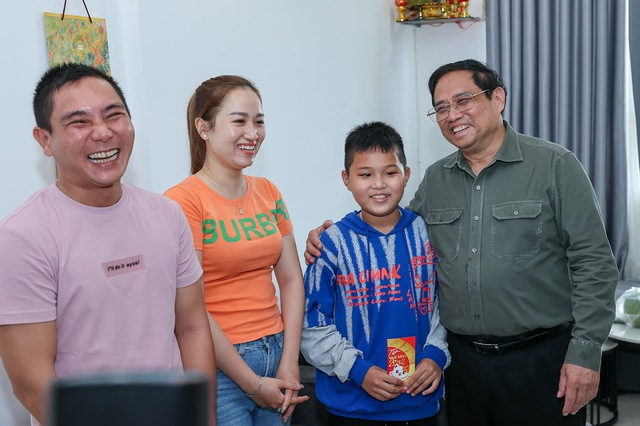 Thủ tướng khảo sát một số dự án hạ tầng, công nghiệp lớn và mô hình nhà thu nhập thấp tại Bình Định -0