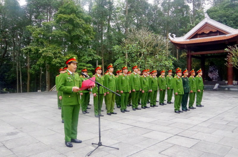 Cục Cảnh sát hình sự báo công dâng Bác tại Khu Di tích K9 -0