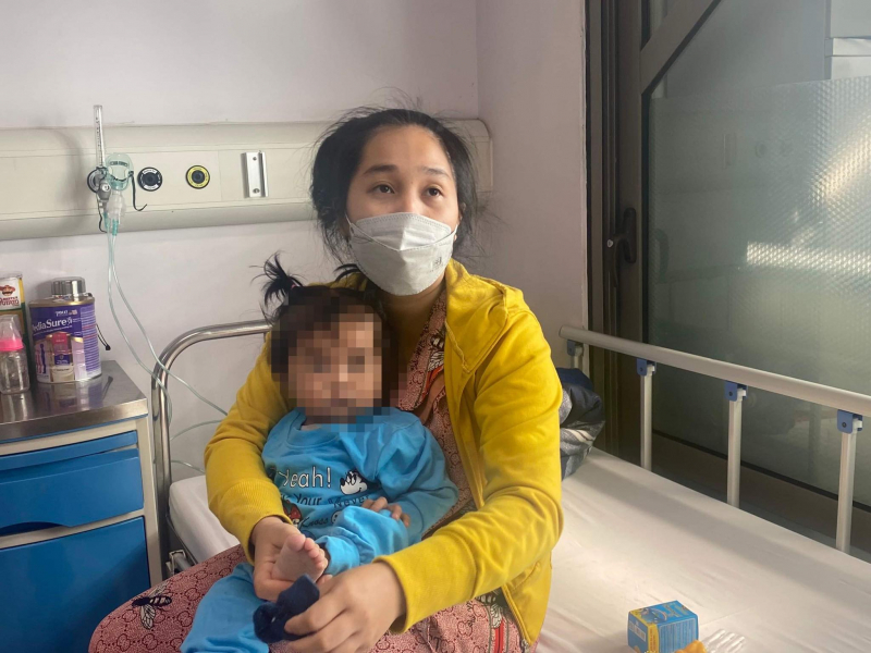 Quyết định đánh cược và ca mổ hồi sinh sự sống cho bé gái 14 tháng tuổi -0