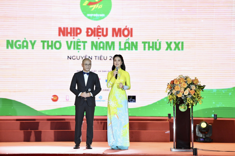Thơ, nhạc hòa quyện trong đêm khai mạc Ngày thơ Việt Nam lần thứ 21 -0