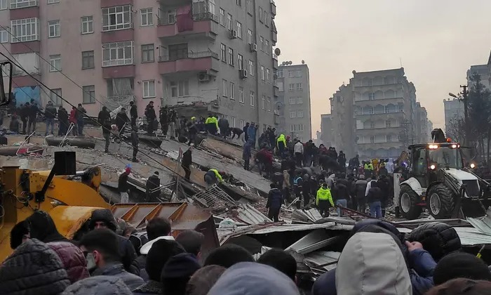 Hình ảnh kinh hoàng vụ động đất làm hơn 500 người Thổ Nhĩ Kỳ, Syria thiệt mạng -2