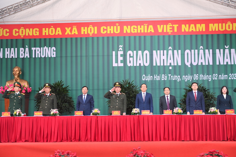 Thứ trưởng Lê Quốc Tỏ dự lê giao, nhận quân tại quận Hai Bà Trưng -0