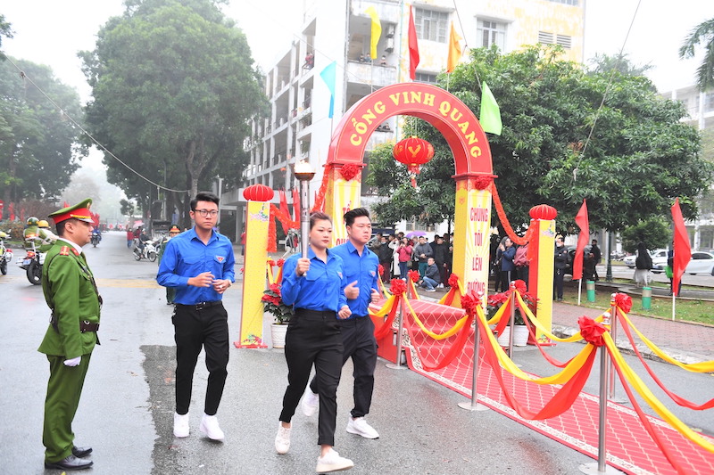 Thứ trưởng Trần Quốc Tỏ dự lê giao nhận quân tại quận Hai Bà Trưng -0