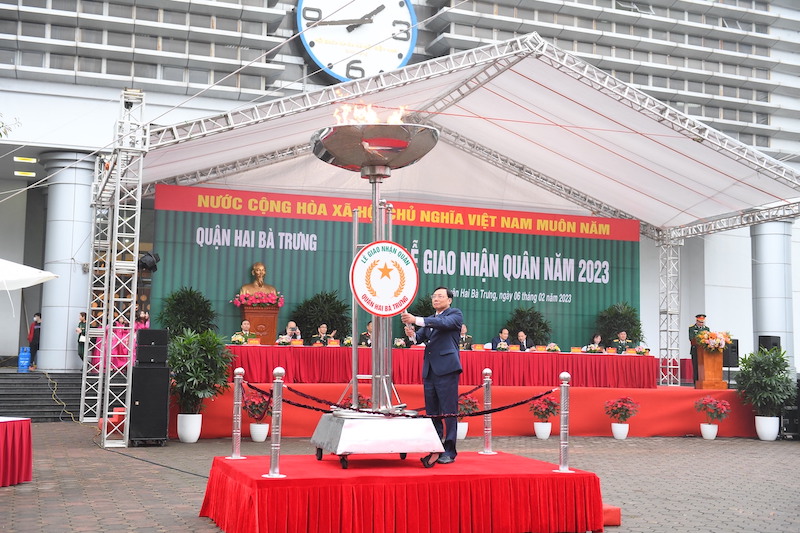 Thứ trưởng Lê Quốc Tỏ dự lê giao, nhận quân tại quận Hai Bà Trưng -0