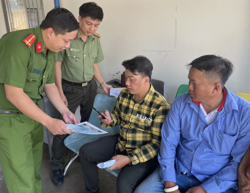 z4088272481933_180aaa33840e53b7931cf472425ddb54.jpg -0