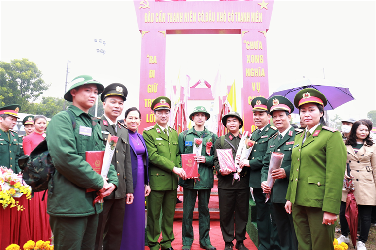 Leaders of the Ministry of Public Security attend 2023 enlistment event -0