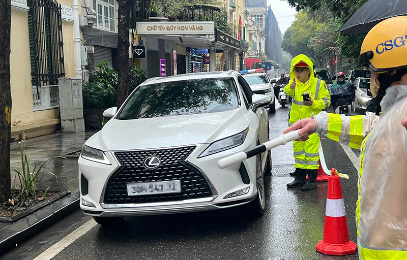 Hoàn Kiếm: Xử lý hàng trăm trường hợp vi phạm nồng độ cồn -0