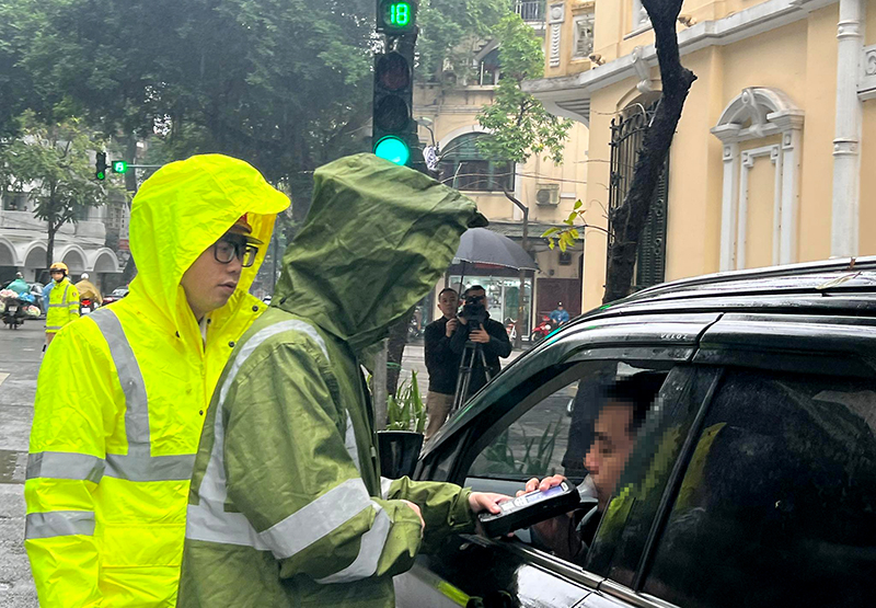 Hoàn Kiếm: Xử lý hàng trăm trường hợp vi phạm nồng độ cồn -0