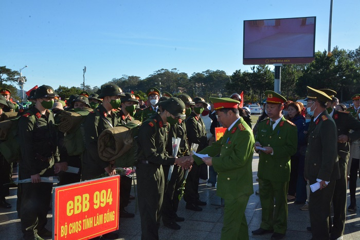 Thứ trưởng Nguyễn Duy Ngọc dự lễ giao nhận quân tại Đà Lạt -0