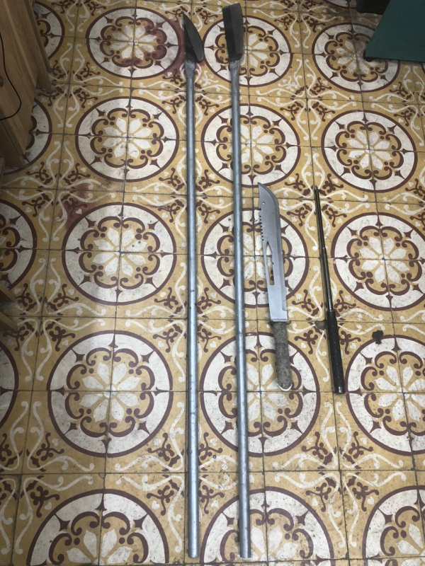 Khóa tay nhóm thanh niên gây náo loạn đường phố, tấn công người đi đường -0