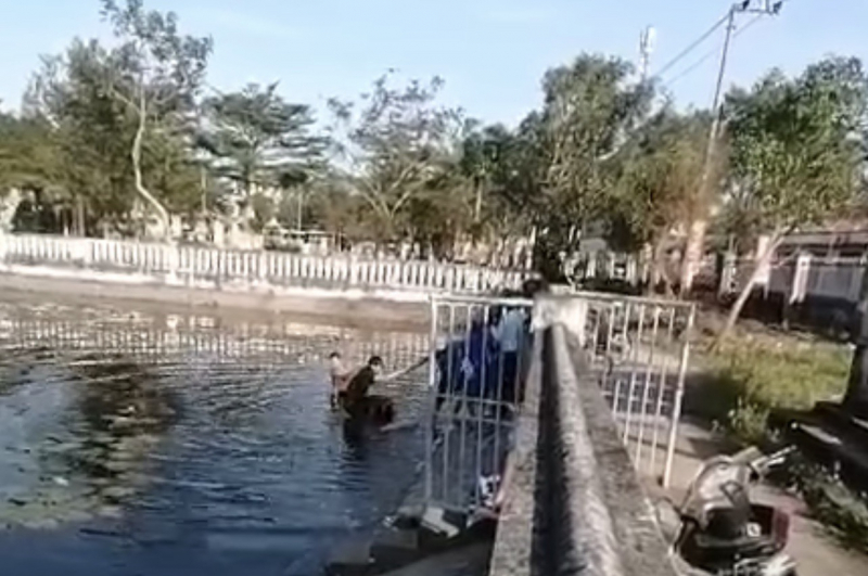 Công an xã kịp thời cứu sống một học sinh bị đuối nước -2