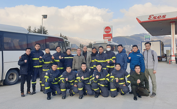 Khắc phục mọi khó khăn để hoàn thành nhiệm vụ -0