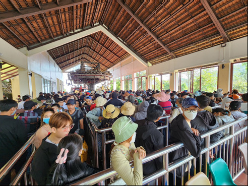 Cáp treo Núi Cấm đang “xô đổ” nhiều kỷ lục -0