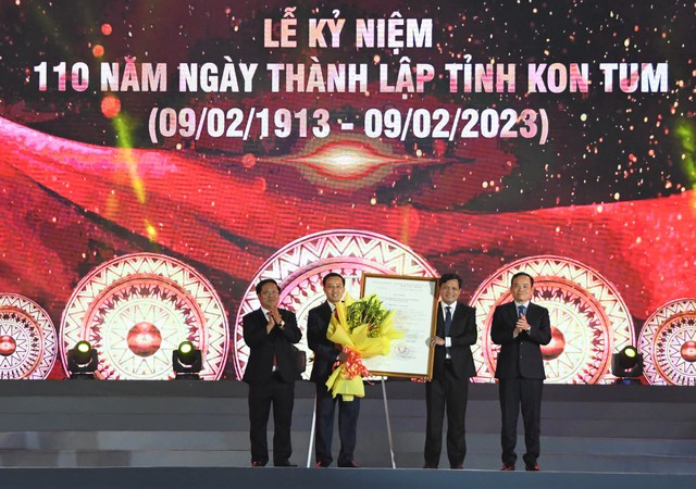 Thường trực Ban Bí thư dự Lễ kỷ niệm 110 năm thành lập tỉnh Kon Tum -0