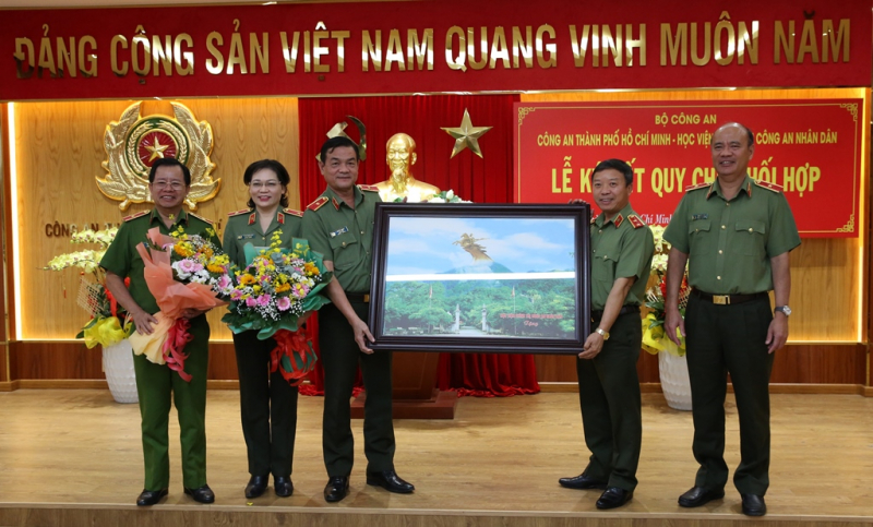 Công an TP Hồ Chí Minh và Học viện Chính trị CAND ký kết quy chế phối hợp -0