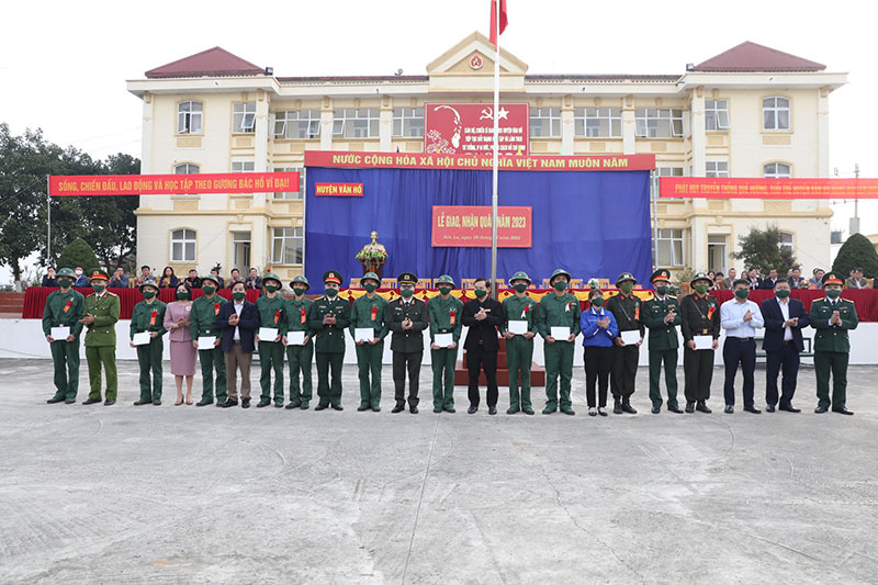 Tự hào và hạnh phúc khi được cống hiến tuổi thanh xuân cho Tổ quốc -0