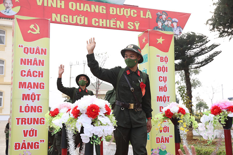 Tự hào và hạnh phúc khi được cống hiến tuổi thanh xuân cho Tổ quốc -0