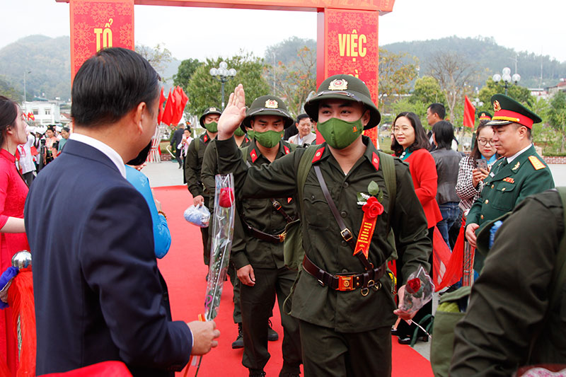 Tự hào và hạnh phúc khi được cống hiến tuổi thanh xuân cho Tổ quốc -2