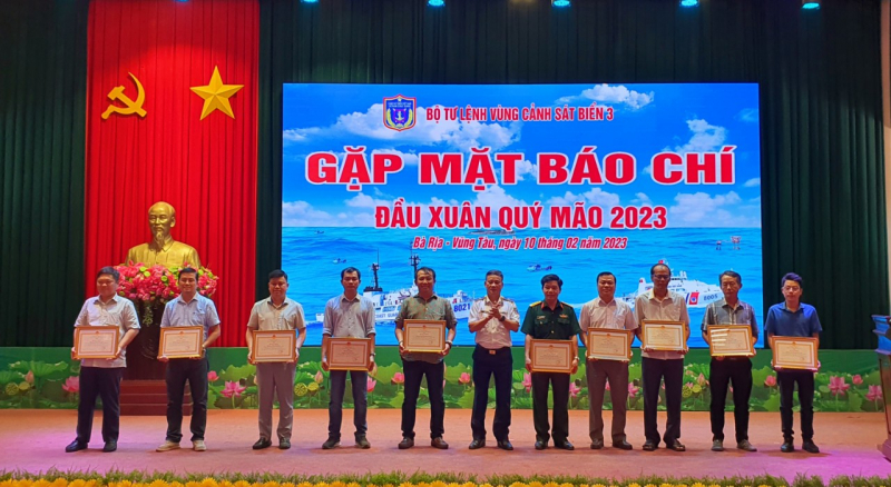 Cảnh sát Biển Vùng 3 thu giữ hơn 1,5 triệu lít dầu DO, sung công quỹ Nhà nước gần 32 tỷ đồng -0