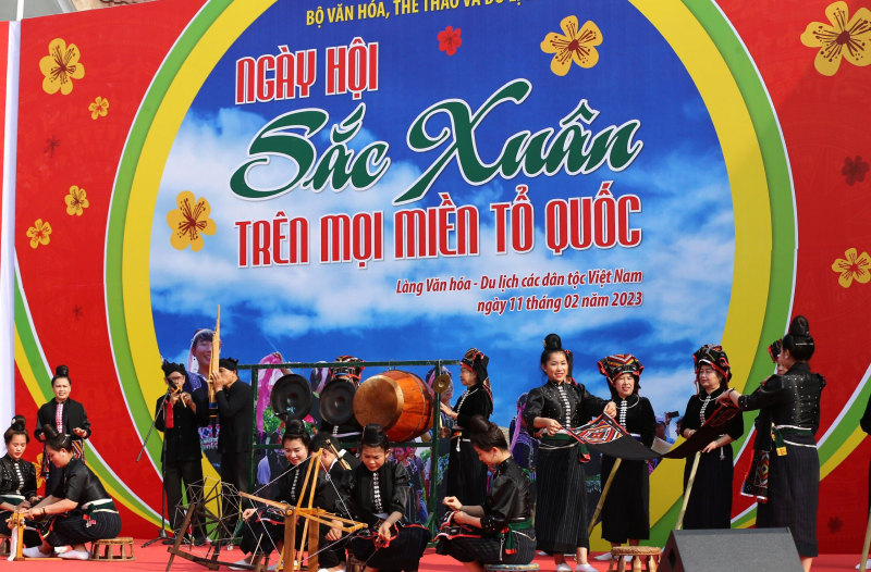 Văn hóa các dân tộc là thế mạnh của Việt Nam trong quá trình hội nhập quốc tế . -0