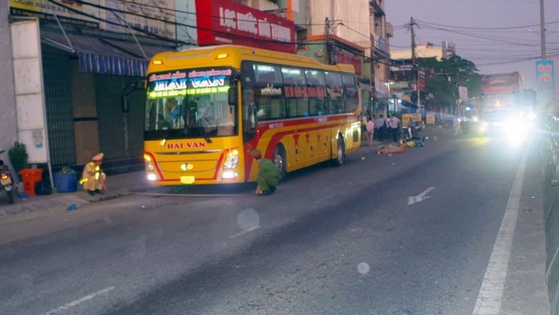 Va chạm ôtô khách, người phụ nữ đi xe máy tử vong -0