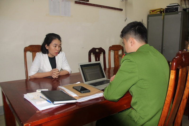 Nữ cán bộ địa chính bị bắt vì vòi tiền của dân -0