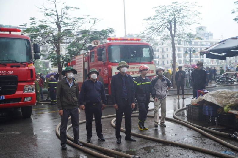 Đã khống chế ngọn lửa ở chợ đầu mối lớn bậc nhất Hải Phòng -0
