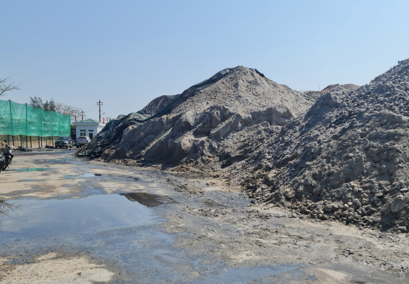 Đang xử lý tình trạng gây ô nhiễm tại cảng biển Hợp Thịnh -1