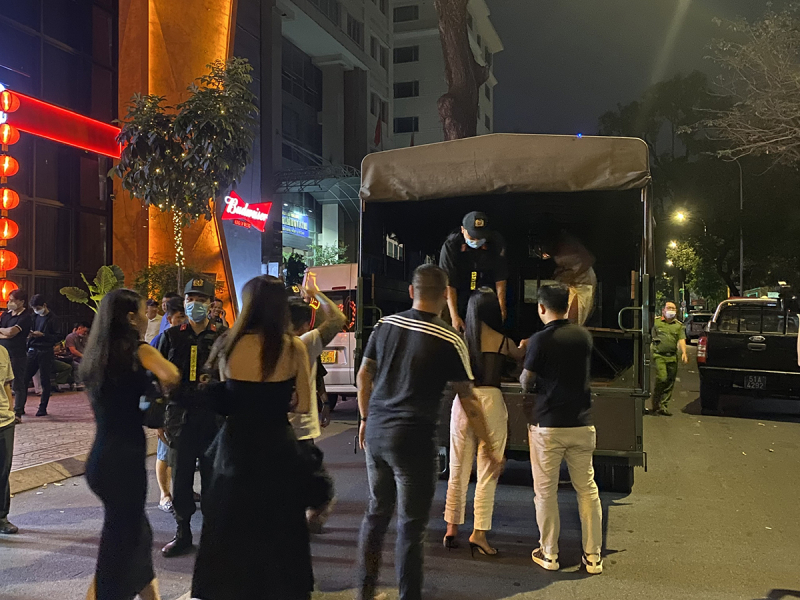 Quán bar, vũ trường: Cứ kiểm tra là ra… vi phạm? -0