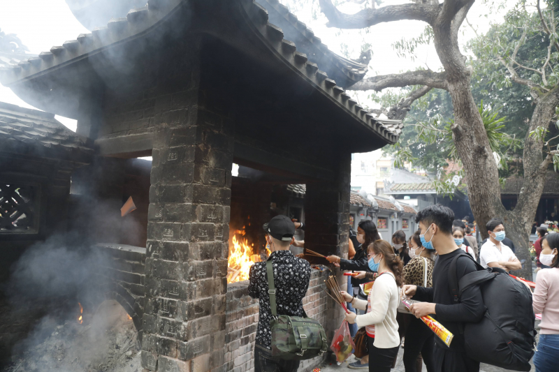 Tiền tỷ đổ vào dâng sao, giải hạn đầu năm: Cách nào để ngăn chặn lợi dụng tín ngưỡng tôn giáo để trục lợi? -1