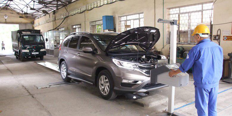 Xe nguyên bản một đèn lùi vẫn đạt đăng kiểm bình thường -0