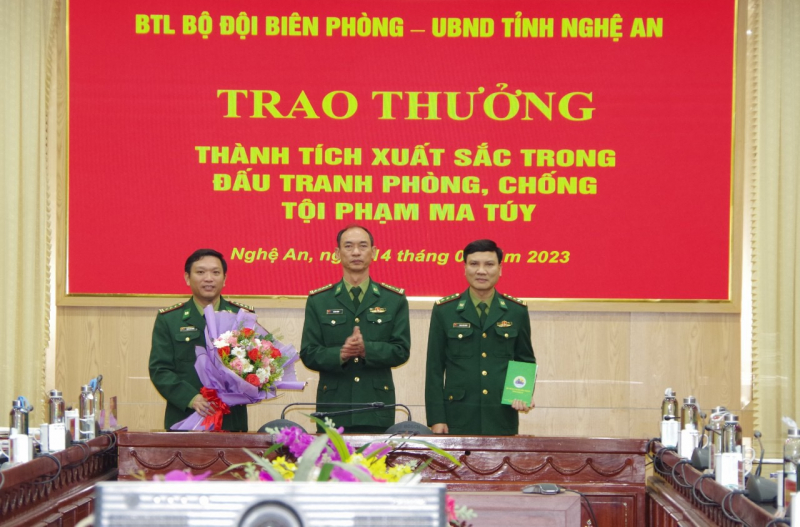 Bắt quả tang 3 người ngoại quốc mang ma tuý vào Việt Nam tiêu thụ -0
