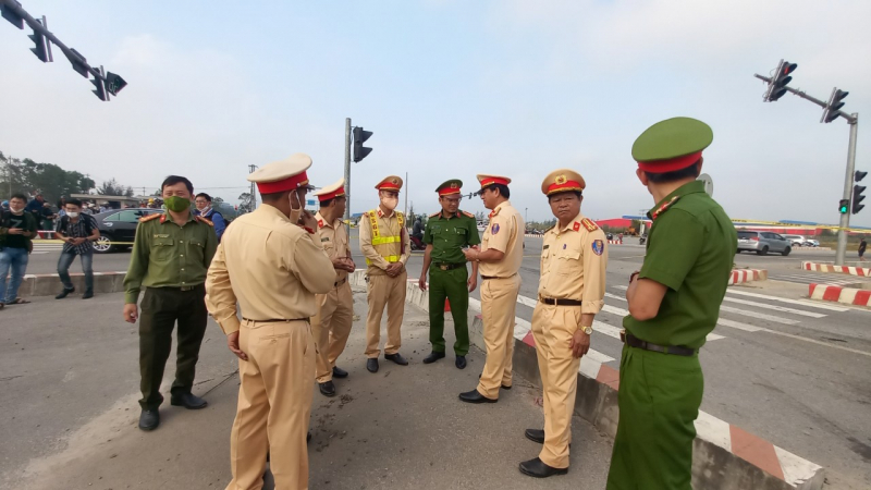 Hiện trường vụ tai nạn thảm khốc làm 8 người thiệt mạng tại Quảng Nam -0