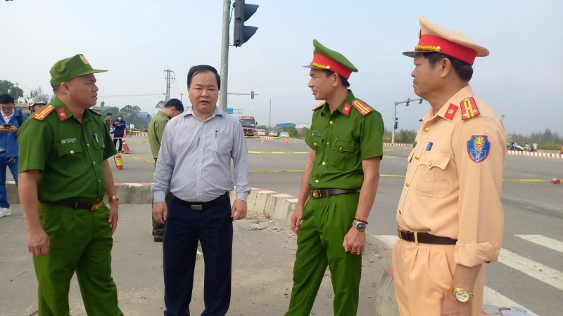 Hiện trường vụ tai nạn thảm khốc làm 8 người thiệt mạng tại Quảng Nam -0